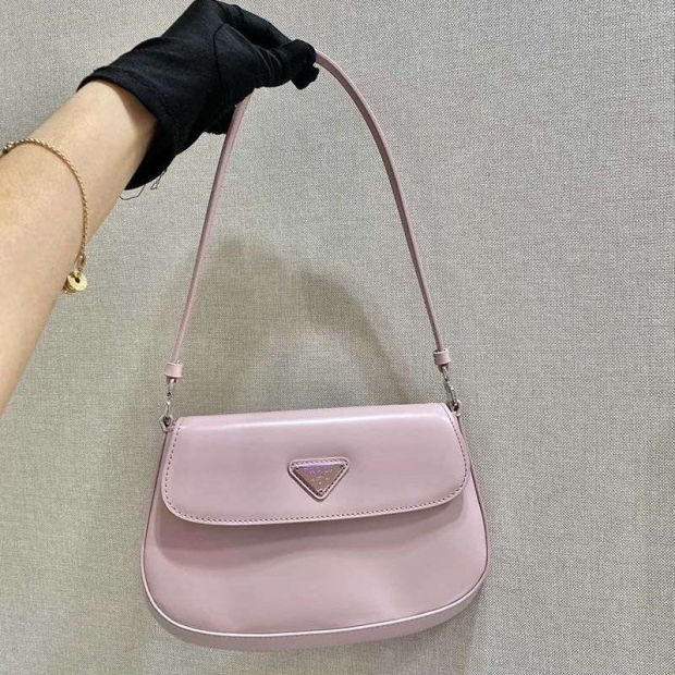 送料込 プラダ 本物フラップ付きクレオショルダーバッグ puf36101