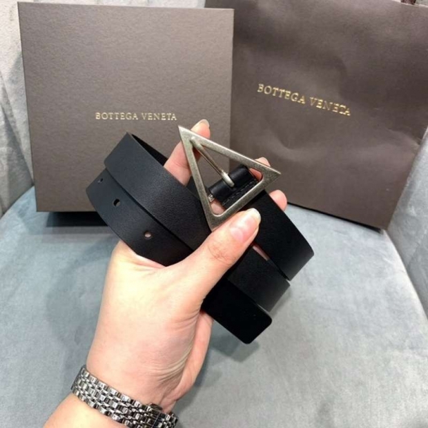 大人気！ボッテガ ヴェネタ トライアングル ベルト 本物 2.5cm bos83810