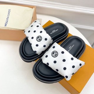 可愛い【モダン可愛い】ルイヴィトン プールピローライン ミュール コピー 1AA0RO 可愛い【モダン可愛い】ルイヴィトン プールピローライン ミュール コピー 1AA0RO
