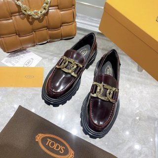 人気No1 TODS レディース ローファー レザー ロゴ入りメタル 本物 toq95328