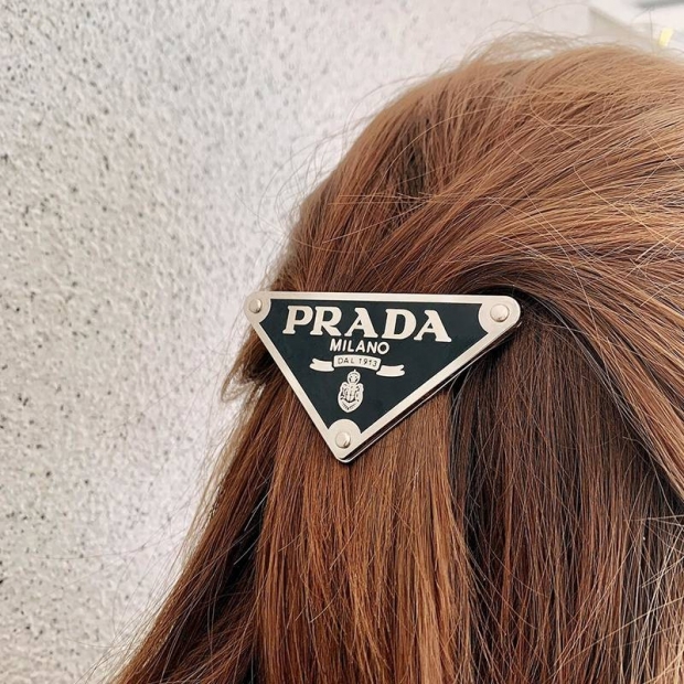 新作 プラダ ヘアクリップ 本物 pun05174