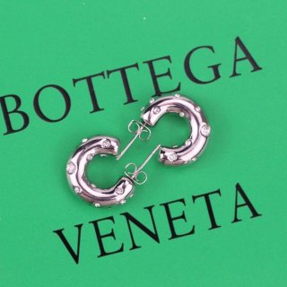 【日本未発売】ボッテガ ヴェネタ コピー フープピアス クールなフォルム bor25255 【日本未発売】ボッテガ ヴェネタ コピー フープピアス クールなフォルム bor25255