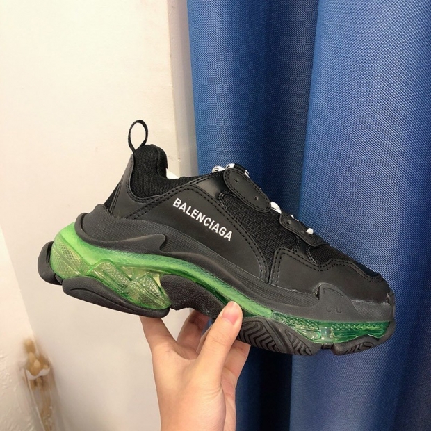限定入荷【バレンシアガ スニーカー 本物】TRIPLE S クリアソール bax27006