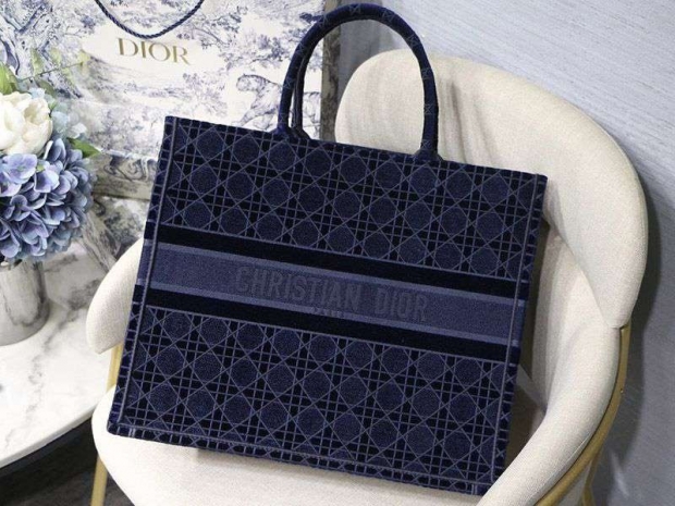 完売必至ディオール ブックトート 本物 カナージュ エンブロイダリー 2サイズ deg83161