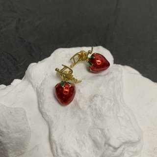 大人気!!新色ディオール 本物 メタル ストロベリー ピアス deu86883
