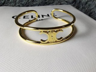 一目惚れセリーヌ マイヨン トリオンフ カフ 本物 Cey44372 一目惚れセリーヌ マイヨン トリオンフ カフ 本物 Cey44372