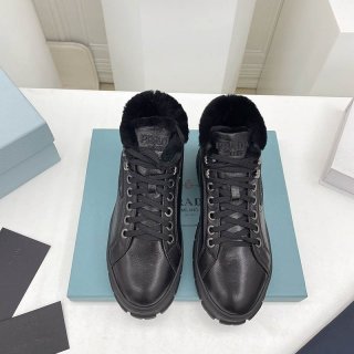 目を惹くカラープラダ☆ダブルホイール スニーカー 本物 puk81242