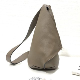人気急上昇ロエベ ショルダーバッグ 本物 アントン スリング Anton Sling カーフスキン lod74176