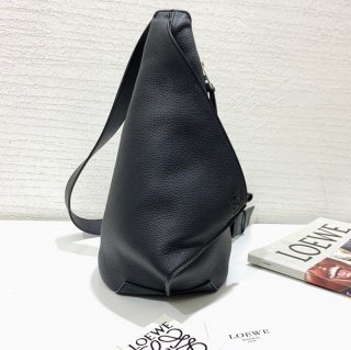 大人気！ロエベ ショルダーバッグ 本物 アントン スリング Anton Sling カーフスキン loq24862