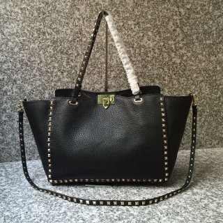 セール新作★ヴァレンティノ トートバッグ 本物★ カーフスキン ミディアム ロックスタッドバッグ Vuz12797