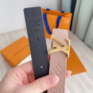 希少色ルイヴィトン コピー サンチュールLVイニシャル 30MM リバーシブルベルト vuq95458 希少色ルイヴィトン コピー サンチュールLVイニシャル 30MM リバーシブルベルト vuq95458