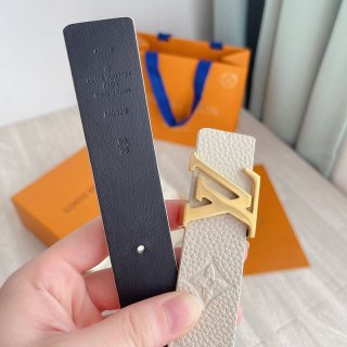 可愛いルイヴィトン サンチュールLVイニシャル 本物 30MM リバーシブルベルト vuh34796