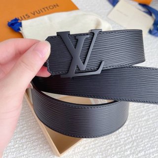 大人気!!新色ルイヴィトン 本物 サンチュールLVイニシャル 40MM ベルト vuu71001
