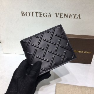 世界中で大人気ボッテガヴェネタ 本物 小銭入れ付き 折りたたみ財布 bom35069
