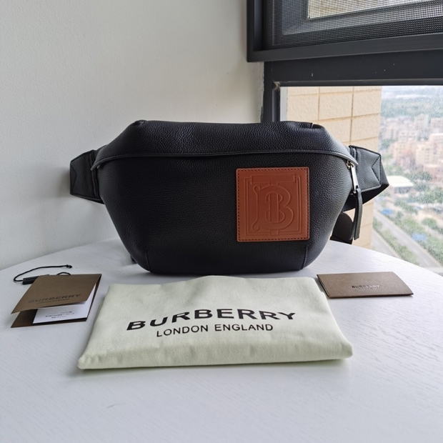 大人気！【バーバリー ショルダーバッグ 本物】ロゴエンボス レザー ソニー バムバッグ Bar73791