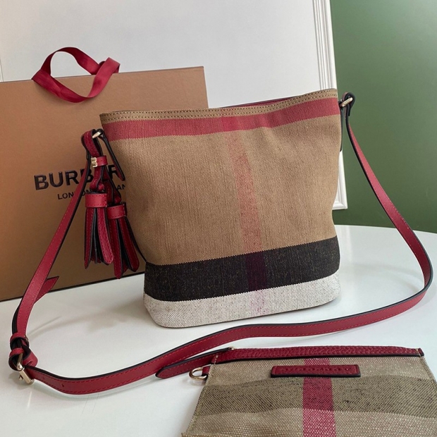 21-22AW【バーバリー ショルダーバッグ 本物】キャンバスチェックとレザーのバケツ Baw64278
