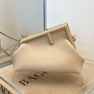 最安値挑戦フェンディ ファースト 本物 レザー バッグ fee01150 最安値挑戦フェンディ ファースト 本物 レザー バッグ fee01150