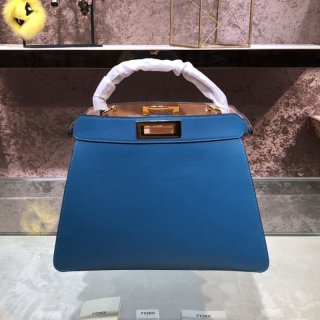 一目惚れフェンディ ピーカブー アイシーユー コピー ミディアム レザー バッグ fem02088 一目惚れフェンディ ピーカブー アイシーユー コピー ミディアム レザー バッグ fem02088