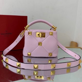 ★日本!!人気！ヴァレンティノ ハンドバッグ 本物 ROMAN STUD QUILTED Vux71343