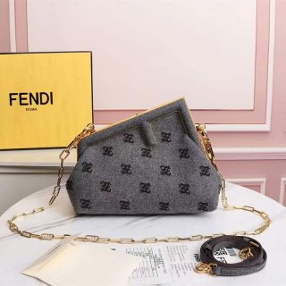 セール新作フェンディ ファースト コピー ミディアム ベージュフランネル バッグ 刺繍 fei65960 セール新作フェンディ ファースト コピー ミディアム ベージュフランネル バッグ 刺繍 fei65960