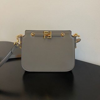《大人気》フェンディ タッチ 本物 レザー バッグ fec33861