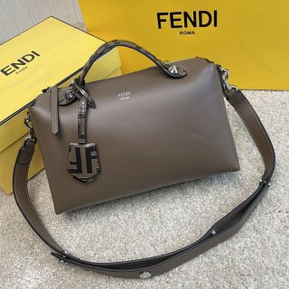 可愛いフェンディ バイ ザ ウェイ 本物 ミディアム レザー ボストンバッグ fef32918 可愛いフェンディ バイ ザ ウェイ 本物 ミディアム レザー ボストンバッグ fef32918