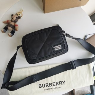 目を惹くカラー バーバリー ショルダーバッグ 本物 ダイアモンドキルティングコットン クロスボディバッグ Baj53767