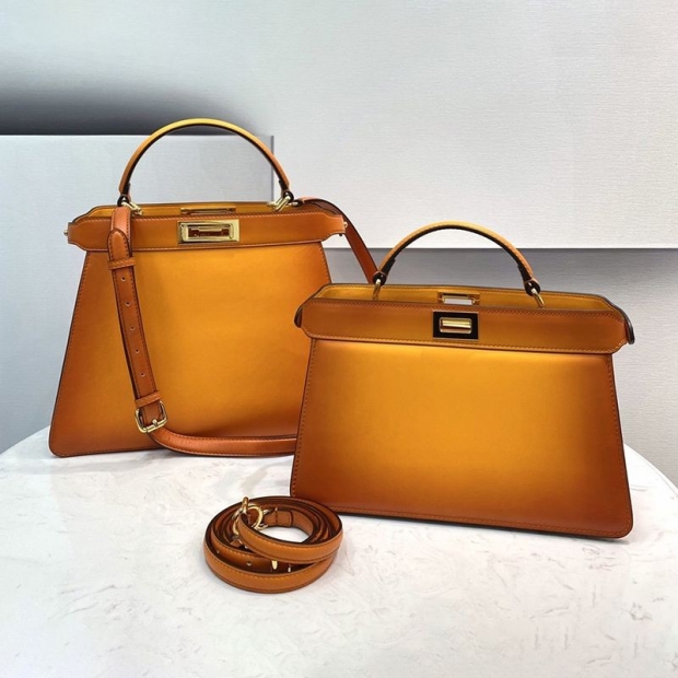 世界中で大人気フェンディ ピーカブー アイシーユー 本物 ミディアム レザー バッグ fej09361