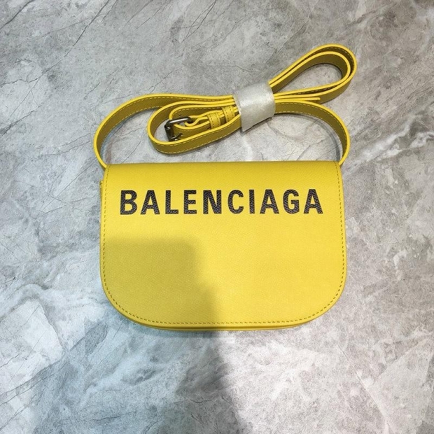 大人気！新色☆希少 バレンシアガ ショルダーバッグ 本物カメラバッグ bag83787