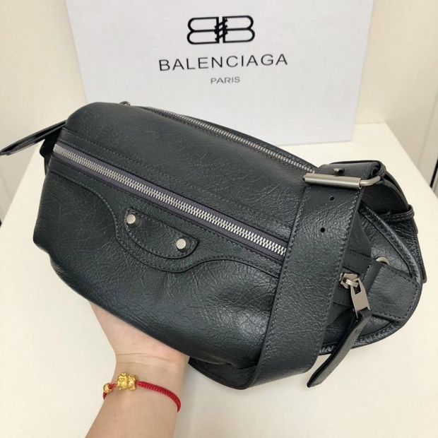 【人気商品】バレンシアガ 本物 ウエストポーチエブリデイ bap15133