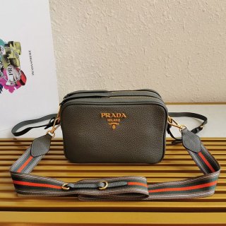 一目惚れ 新色 ギフトに最適プラダ ダブルジップ ショルダーバッグ 本物 pux16379