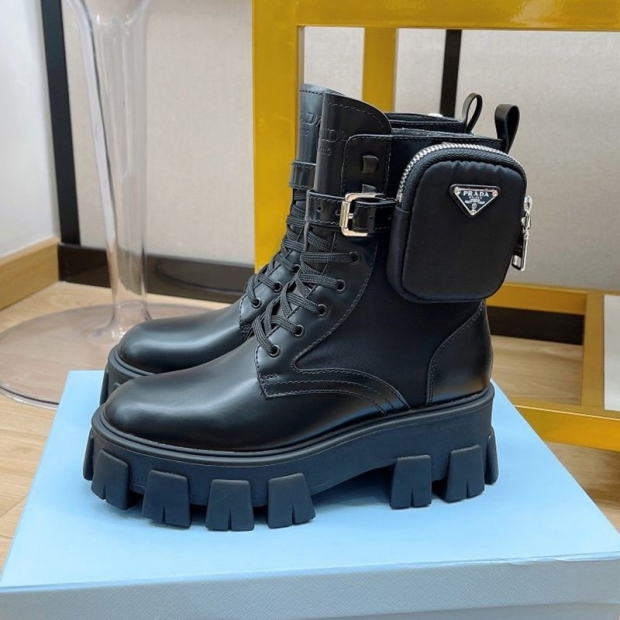 超話題!プラダ モノリス 本物 ブラッシュドレザーxナイロン コンバットブーツ pur30762