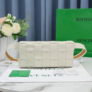 【日本未発売】ボッテガヴェネタ カセット 本物 クロスボディバッグ boc32572