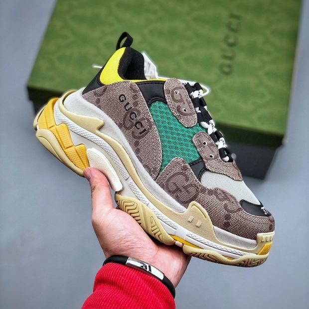 日本未入荷グッチ バレンシアガ 本物 ザ ハッカー プロジェクト Triple S スニーカー 677193UMO209766
