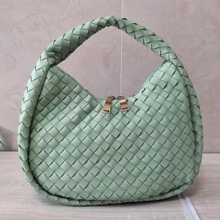 目を惹くカラーボッテガヴェネタ パデッド ジョディ 本物 青緑 boq24387