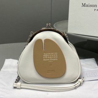 人気No1メゾンマルジェラ 本物 足袋タビ フレームバッグ レザー がま口 Mam67574