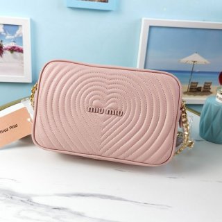 大人気！ミュウミュウ マトラッセラムスキン 本物 ハートエンボス mys71350