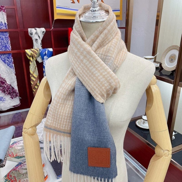 春もの新作ロエベ 勾配 チェック スカーフ 本物 (カシミヤ) lor62732