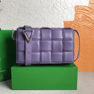 累積売上総額第１位！ボッテガヴェネタ パデットカセット 本物 ショルダーバッグ ラベンダー 591970VCQR15130