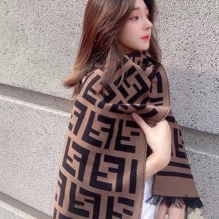 可愛いフェンディ マフラー 本物 スカーフ ウール インターシャ タッセル fem86951
