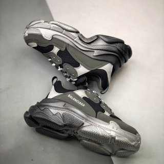 【日本未発売】バレンシアガ トリプルS 本物 スニーカー bau61599