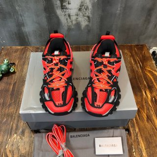日本未入荷 バレンシアガ スニーカー 本物 メンズTrack.2トレーナースニーカー baz11373