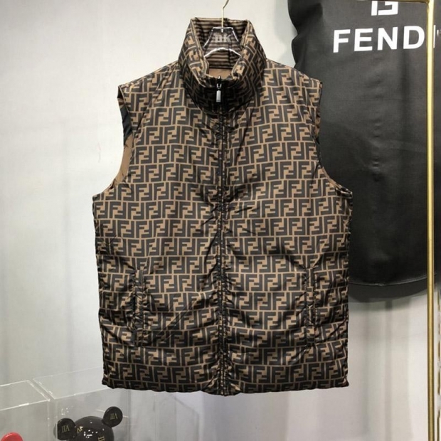☆超人気☆フェンディ ダウンベスト本物 ☆両面着用可能☆ feh38445