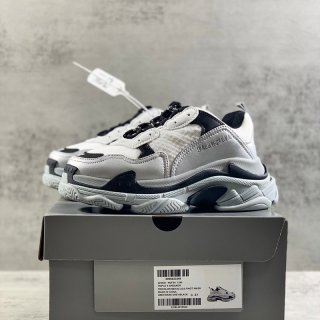 希少色 バレンシアガ Triple S スニーカー 本物 トリプルソール baw62267