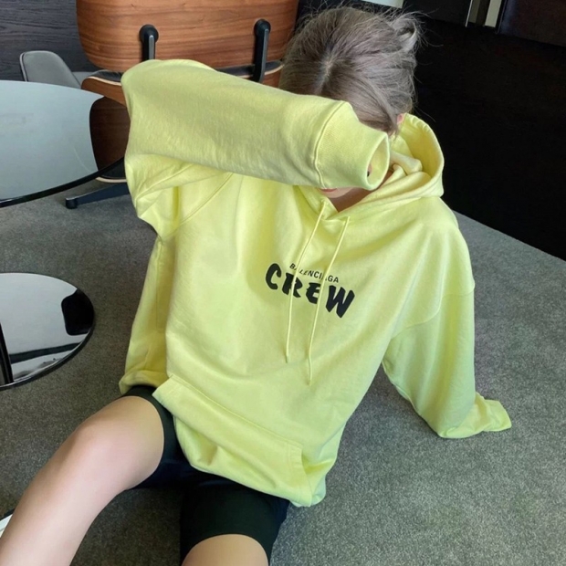 世界中で大人気バレンシアガ パーカー 本物 CREW ミディアムフィットフーディー bad84810