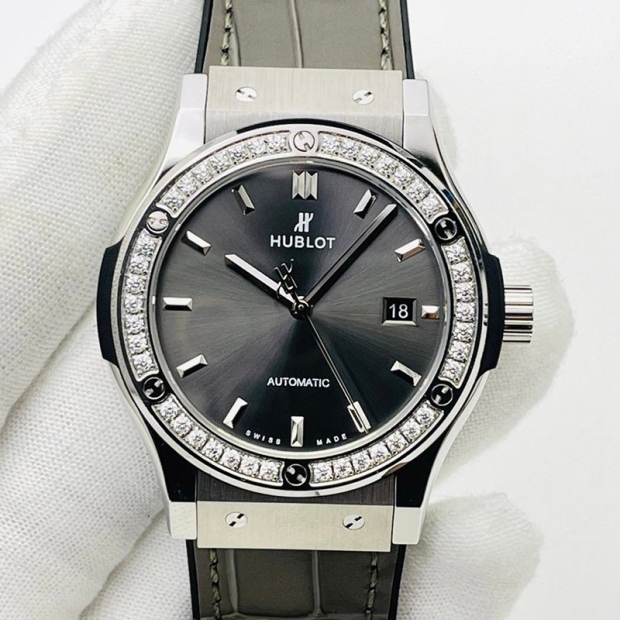 21-22AW ウブロ 時計 本物 クラシックフュージョン チタニウム ダイヤモンド hup24533