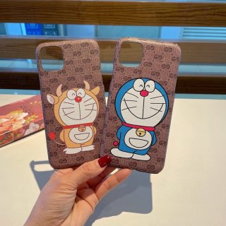 ★日本!!人気！【人気コラボ 】グッチ×ドラえもん本物 iPhone13/12/11 ケース647806 2T200 8919