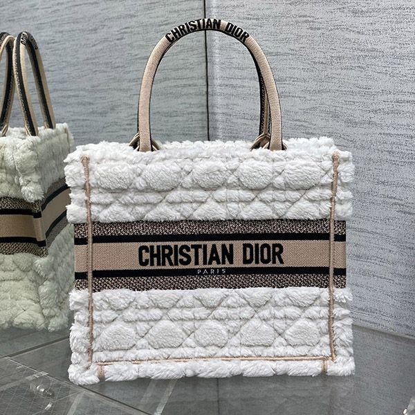 《大人気》ディオール BOOK TOTE トートバッグ 本物 ミディアム dey17625