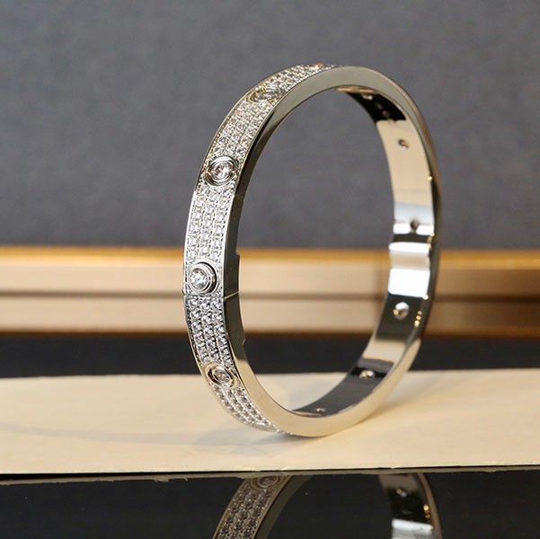 カルティエ LOVE パヴェダイヤモンド ブレスレット 本物 kax52757