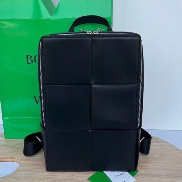 大人気!!新色ボッテガ ヴェネタ ザアルコ バックパック イントレチャート 本物 boa40539